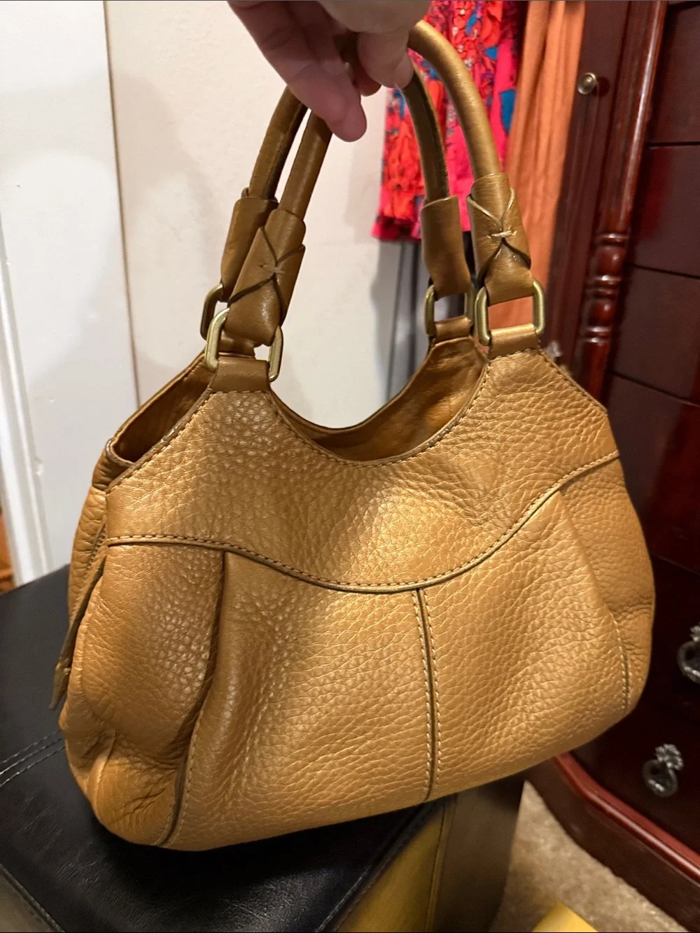 Pebbled Tan Shoulder Bag with Gold-Tone Closure Vintage